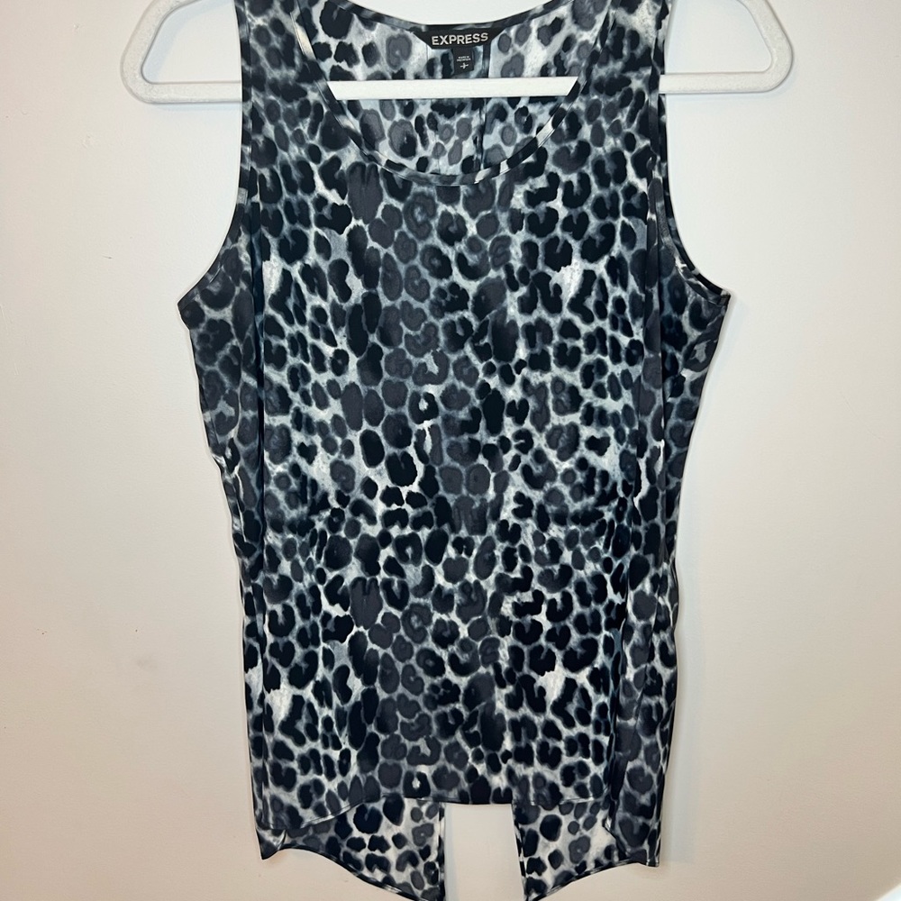 Printed sleeve less top